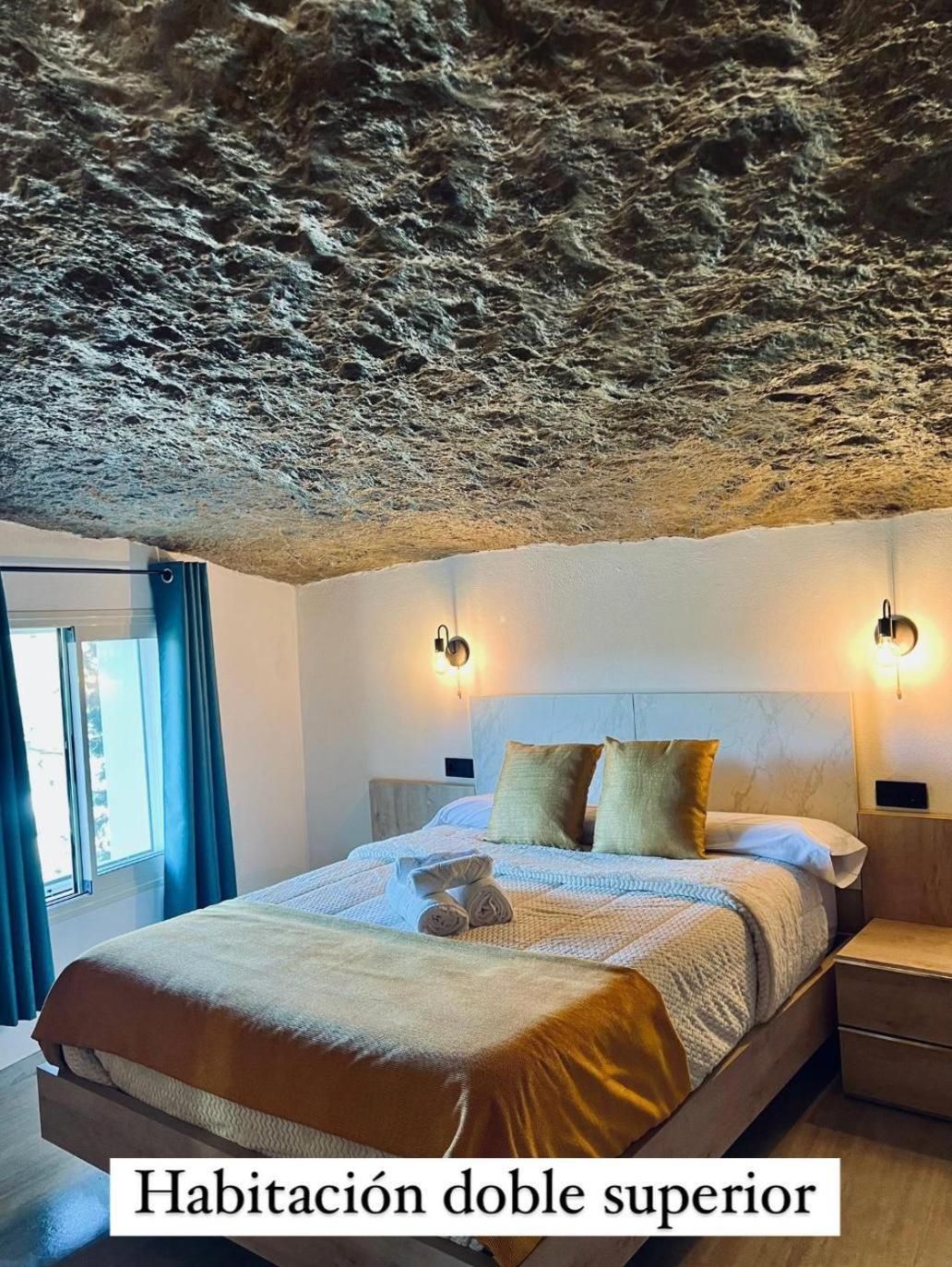 Setenil De Las Bodegas Cueva Luxe Las Calcetas מראה חיצוני תמונה